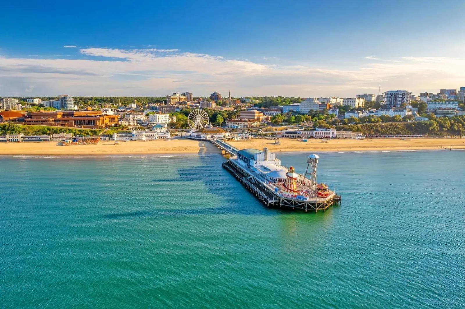 Coastal Vibes - Stunning Bournemouth Apartment With King Size Bed And Free Parking - Central Location And Close To Beach