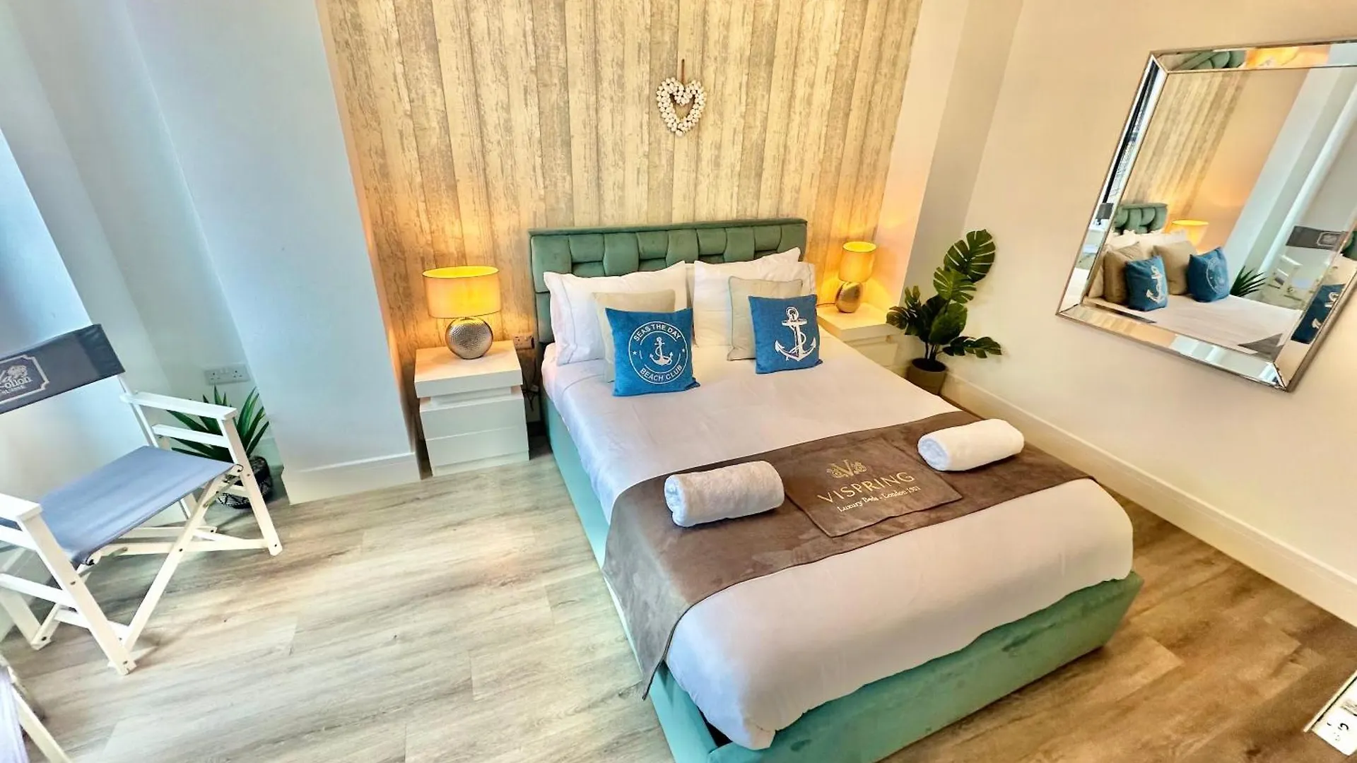 Coastal Vibes - Stunning Bournemouth Apartment With King Size Bed And Free Parking - Central Location And Close To Beach